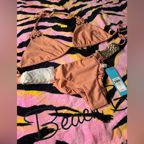 NWT beach bunny set Ireland top DD to 2XL and Alexa bottoms in 2XL - Picture 7 of 14